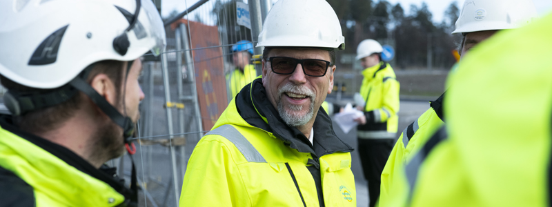 Test av epi Tre av Norrvattens medarbetare i varseljackor och hjälmar